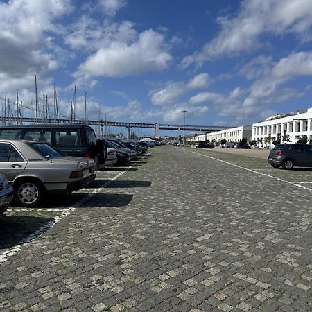 Lisbon Cosy Boat Hotel Bagian luar foto