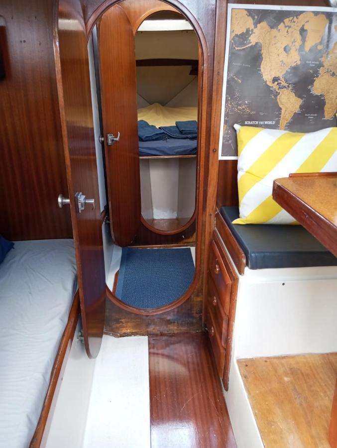 Lisbon Cosy Boat Hotel Bagian luar foto